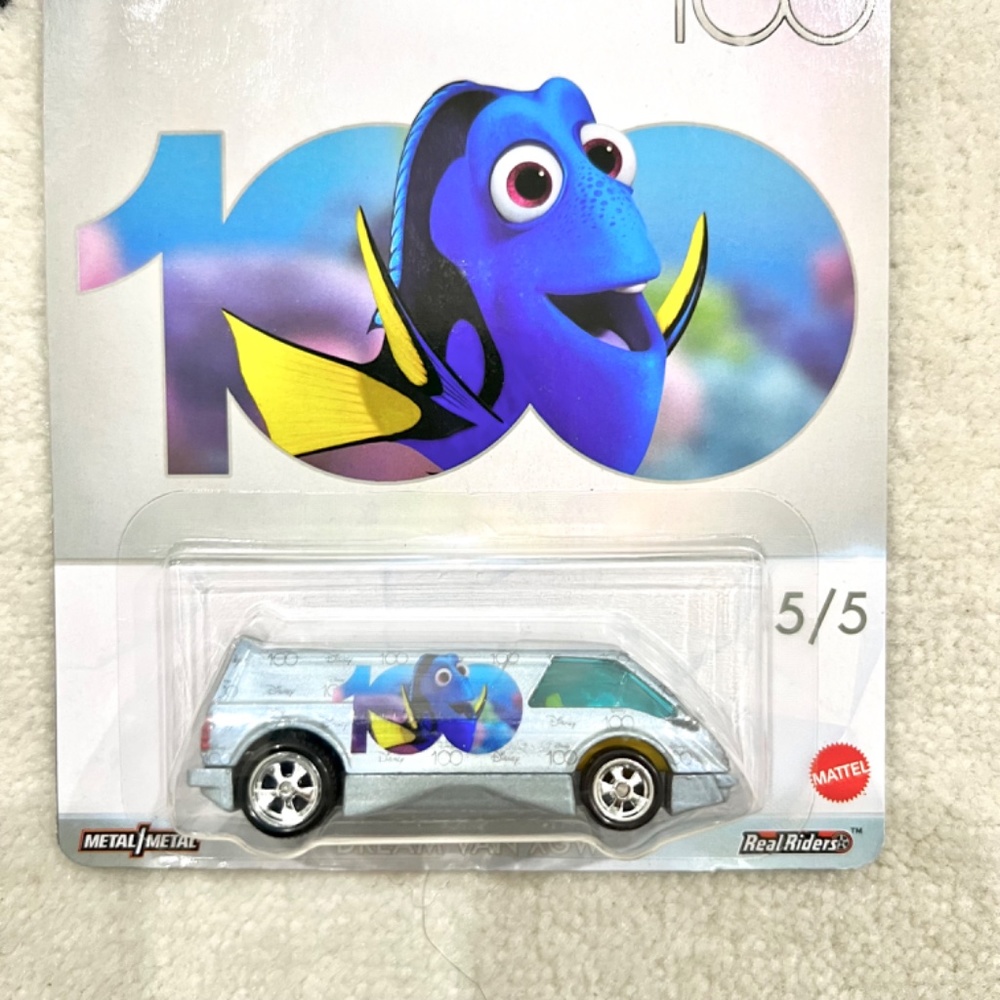2023 Hotwheels X Disney 100 Premium Dream Van Finding Nemo XGW Dory 5/5 - Picture 4 of 4